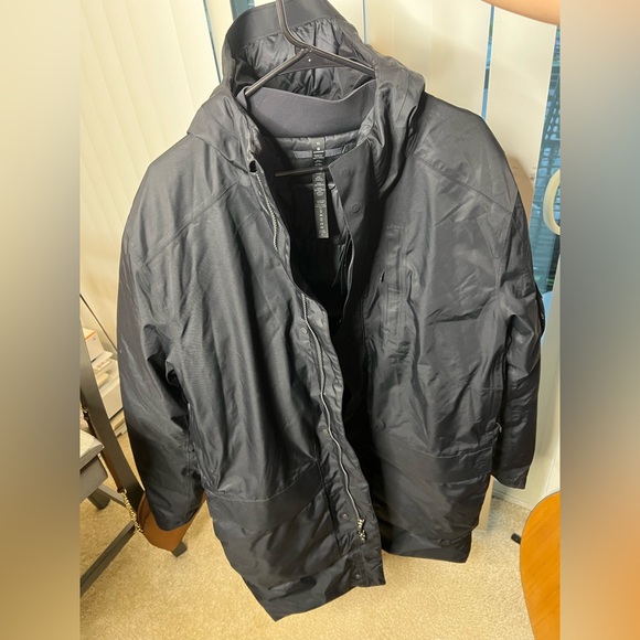 MENS LuluLemon Cold City Parka in Black